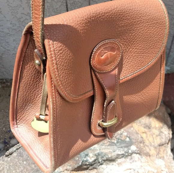 Dooney & Bourke Handbags - 🚺Vintage Dooney crossbody